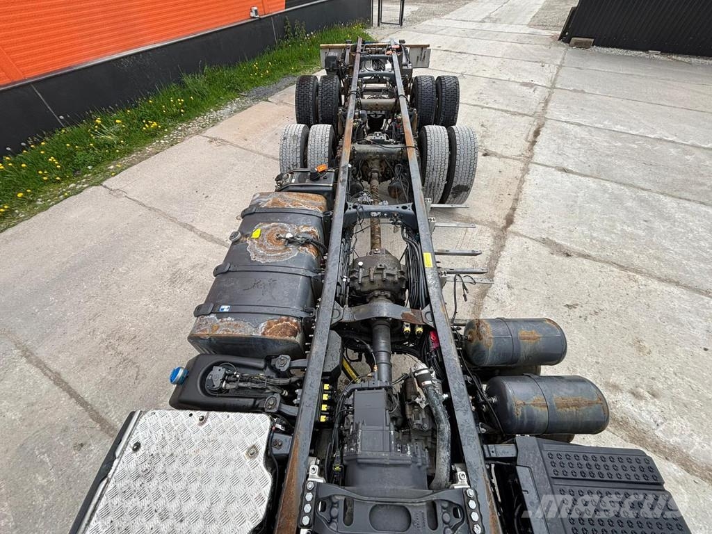Scania P410 4x4+2 HYDRAULICS / FRONT AXEL 9T Camiones con chasís y cabina