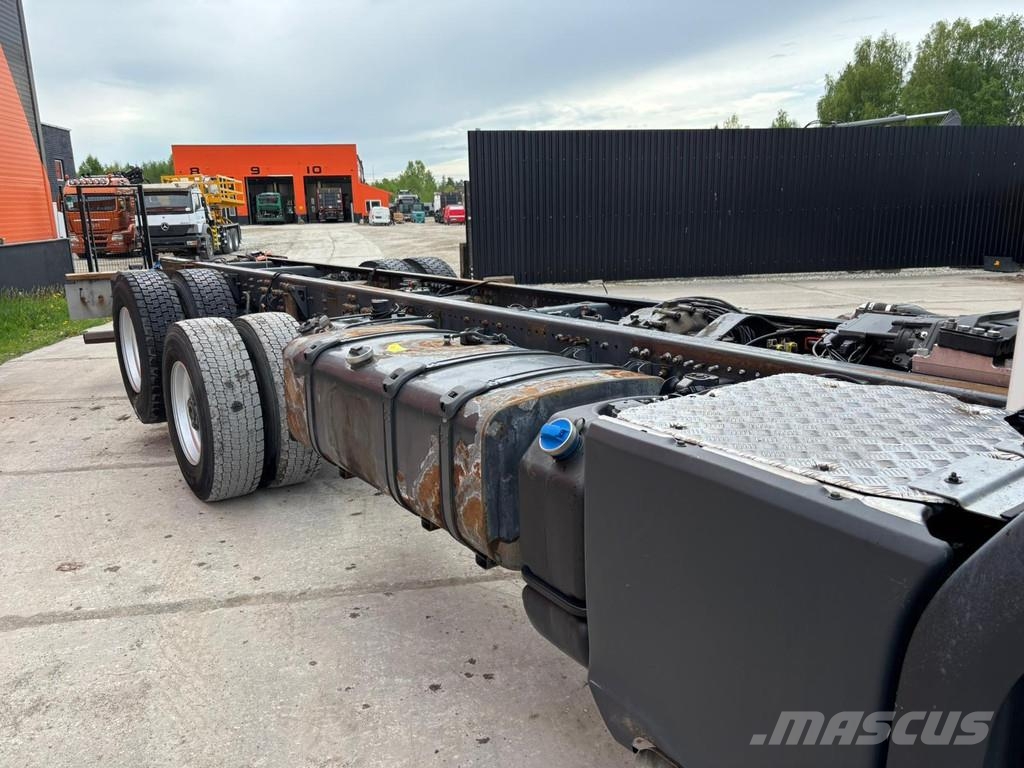 Scania P410 4x4+2 HYDRAULICS / FRONT AXEL 9T Camiones con chasís y cabina