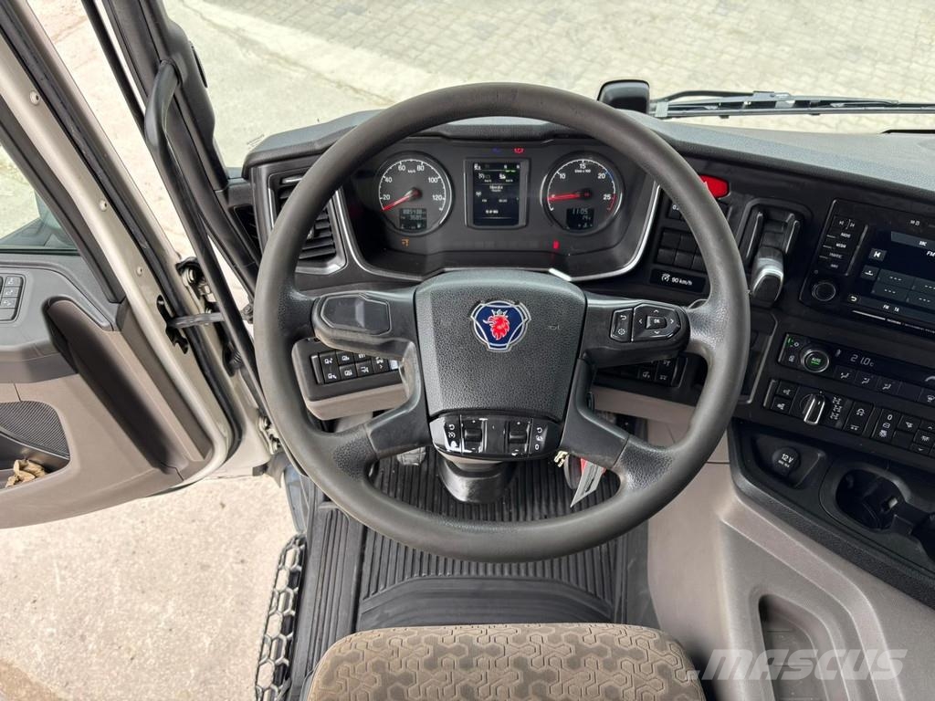 Scania P410 4x4+2 HYDRAULICS / FRONT AXEL 9T Camiones con chasís y cabina