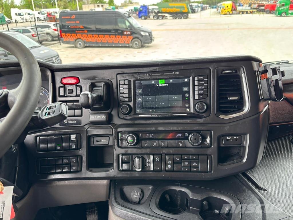Scania P410 4x4+2 HYDRAULICS / FRONT AXEL 9T Camiones con chasís y cabina