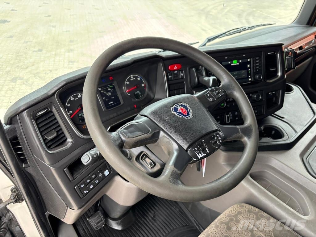 Scania P410 4x4+2 HYDRAULICS / FRONT AXEL 9T Camiones con chasís y cabina