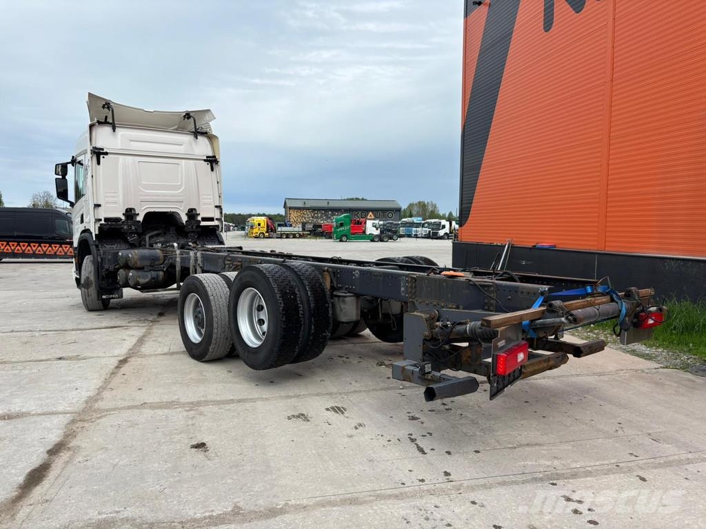 Scania P410 4x4+2 HYDRAULICS / FRONT AXEL 9T Camiones con chasís y cabina
