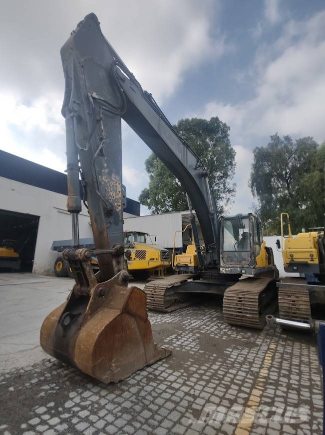 Volvo EC300DL حفارات زحافة