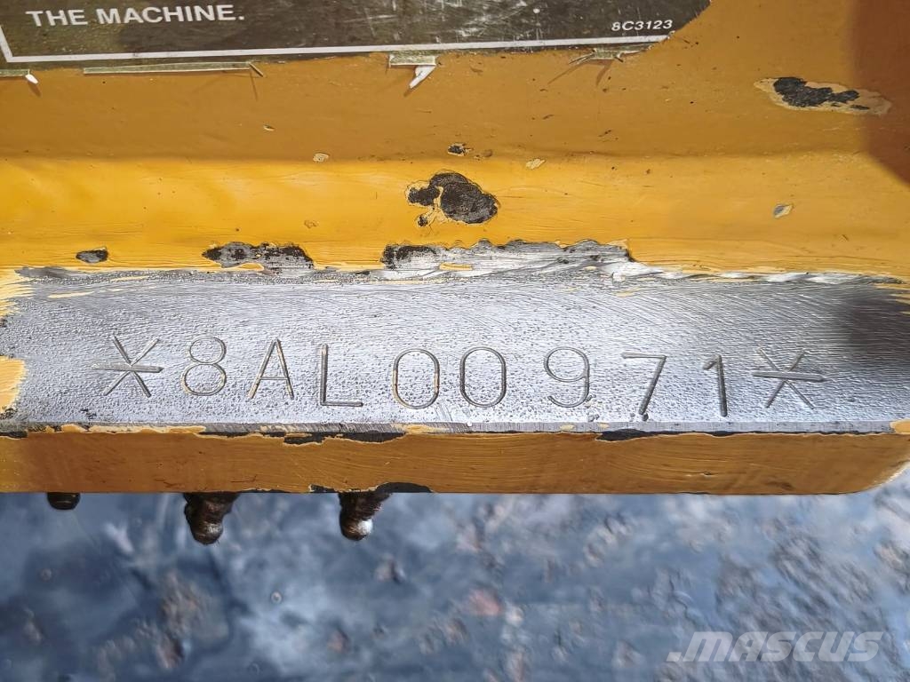 CAT M 318 Wielgraafmachines