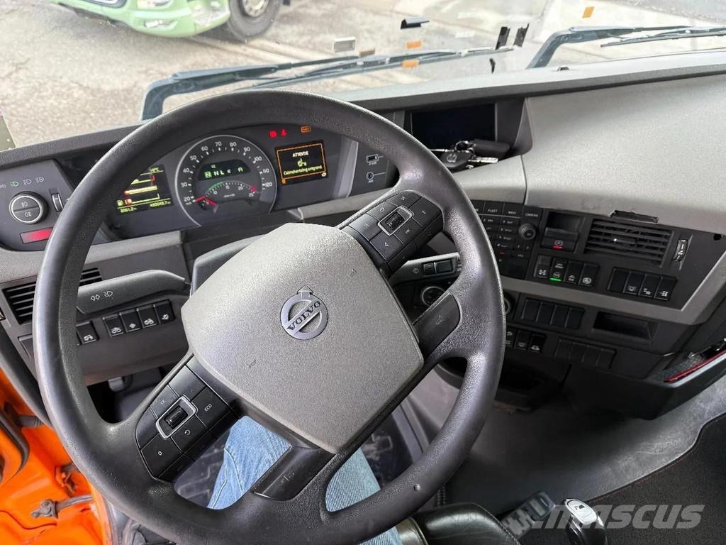 Volvo FH 540 8X4 - 490049 KM - INTARDER TUV 30-06-2026 Vetopöytäautot
