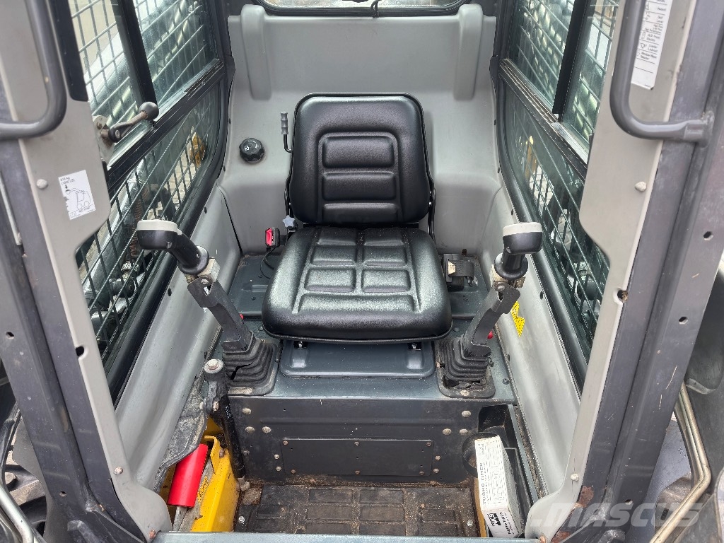 New Holland L218 Skid steer loaders