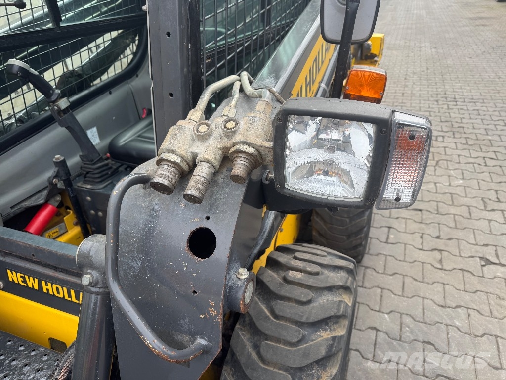 New Holland L218 Skid steer loaders