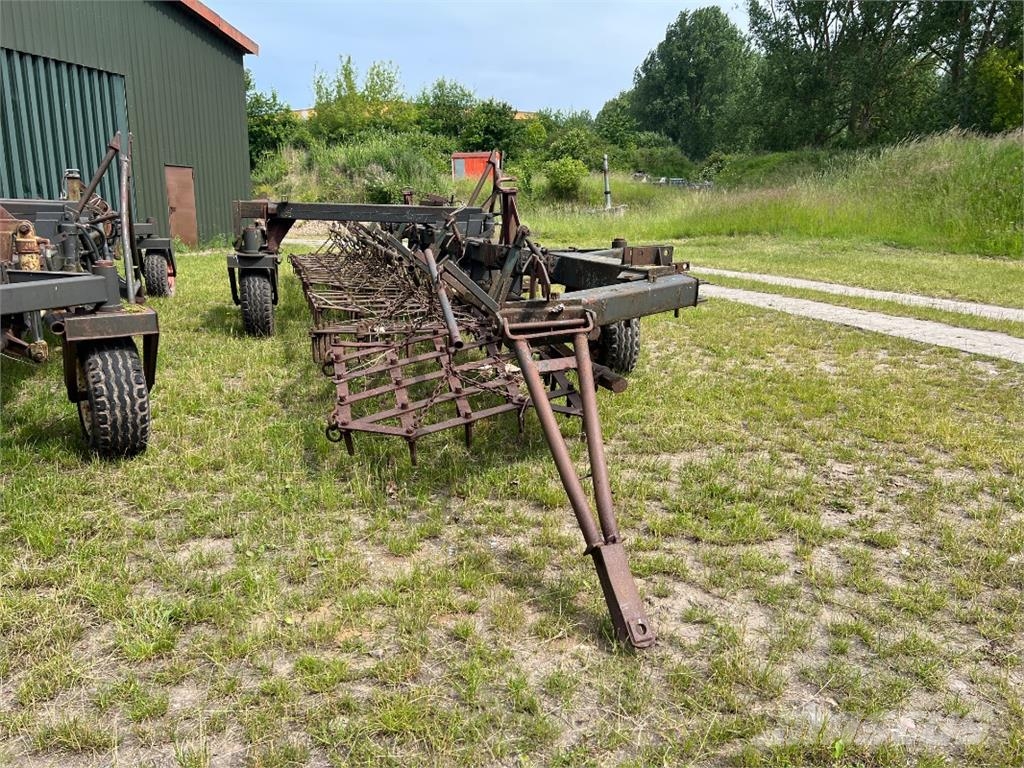 Fortschritt Kopplungswagen T 890 mit Eggen Sonstige Landmaschinen
