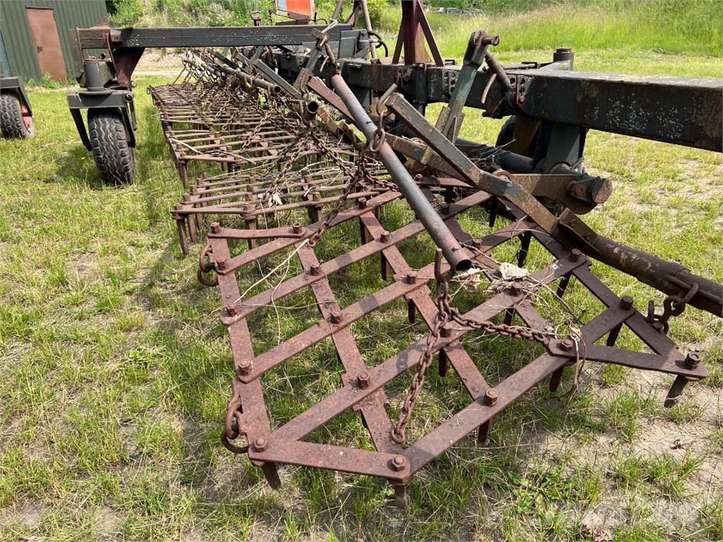 Fortschritt Kopplungswagen T 890 mit Eggen Sonstige Landmaschinen