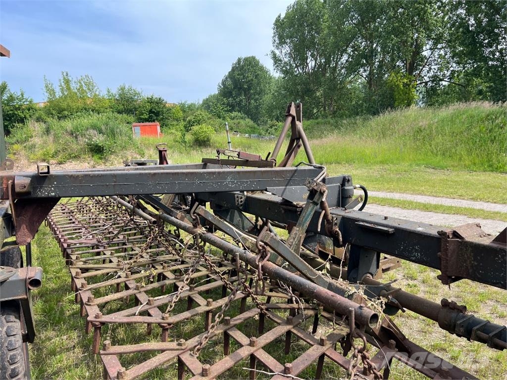 Fortschritt Kopplungswagen T 890 mit Eggen Sonstige Landmaschinen
