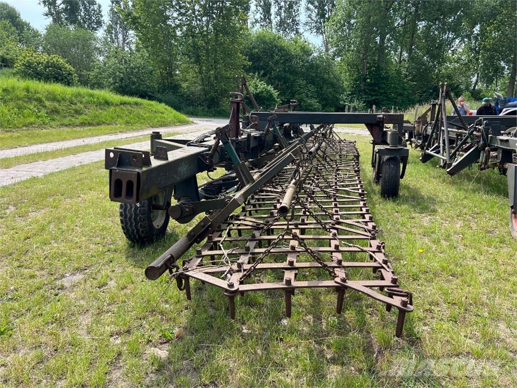 Fortschritt Kopplungswagen T 890 mit Eggen Sonstige Landmaschinen