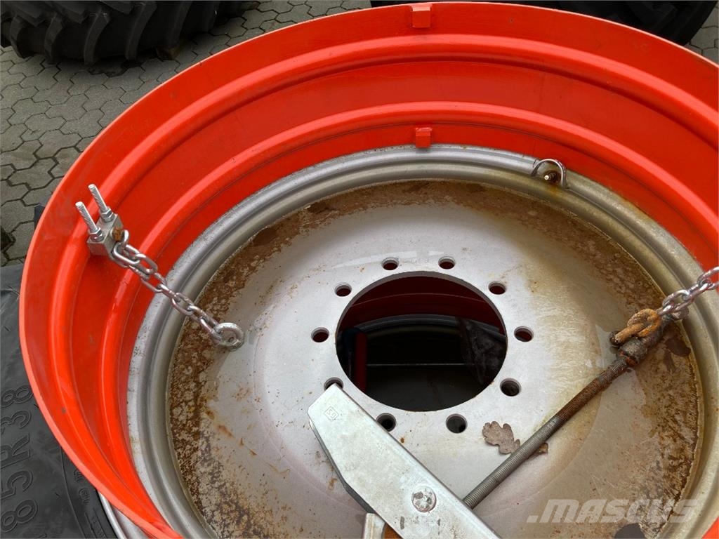 Petlas 420/85 R38 Renkaat ja vanteet