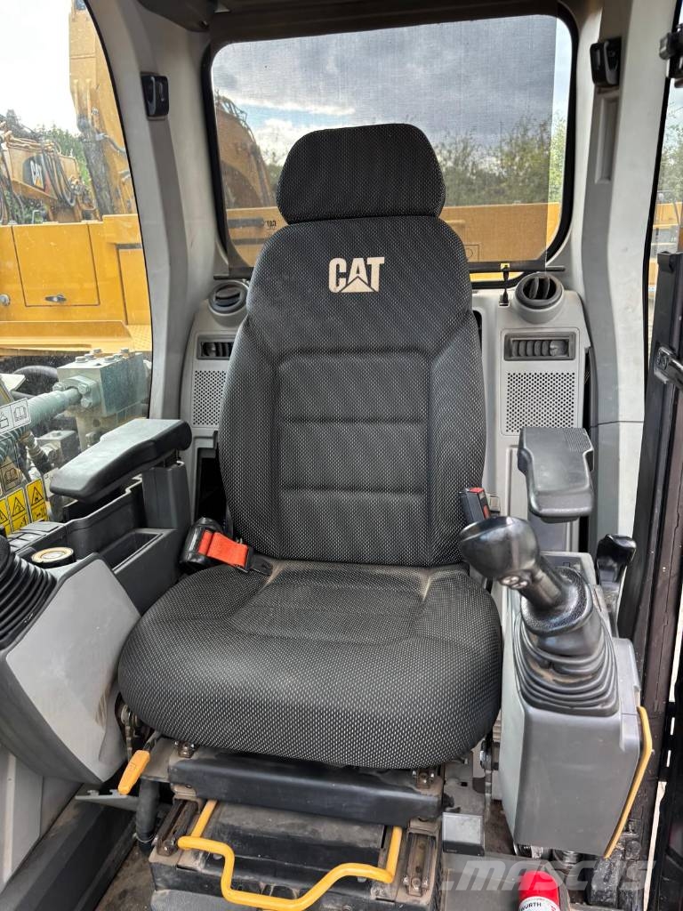 CAT 320 Crawler excavators