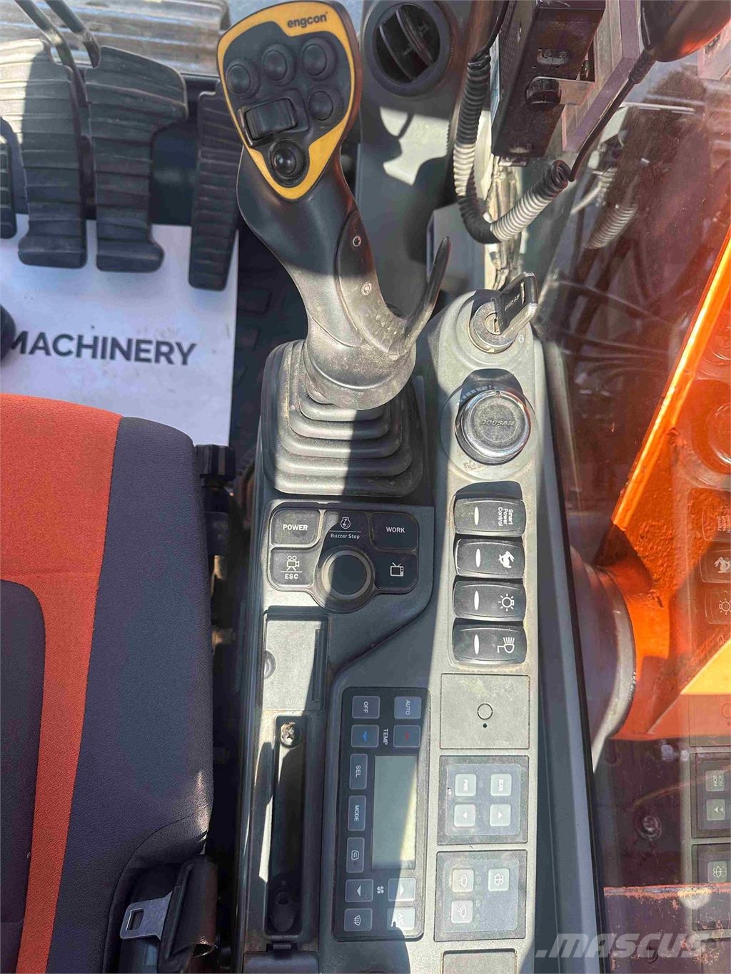 Doosan DX140LCR-5 履带挖掘机