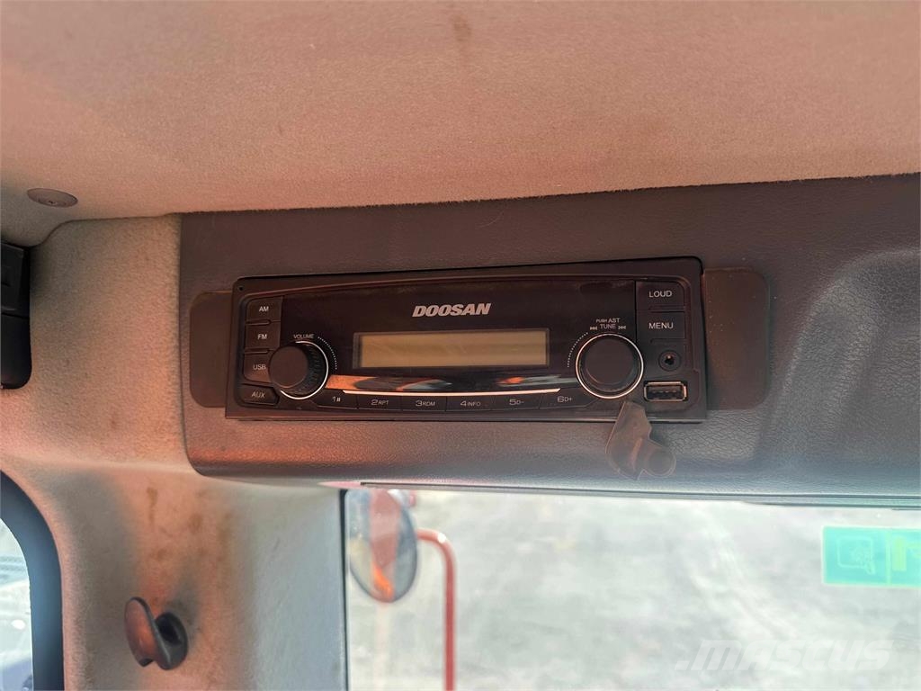 Doosan DX140LCR-5 履带挖掘机