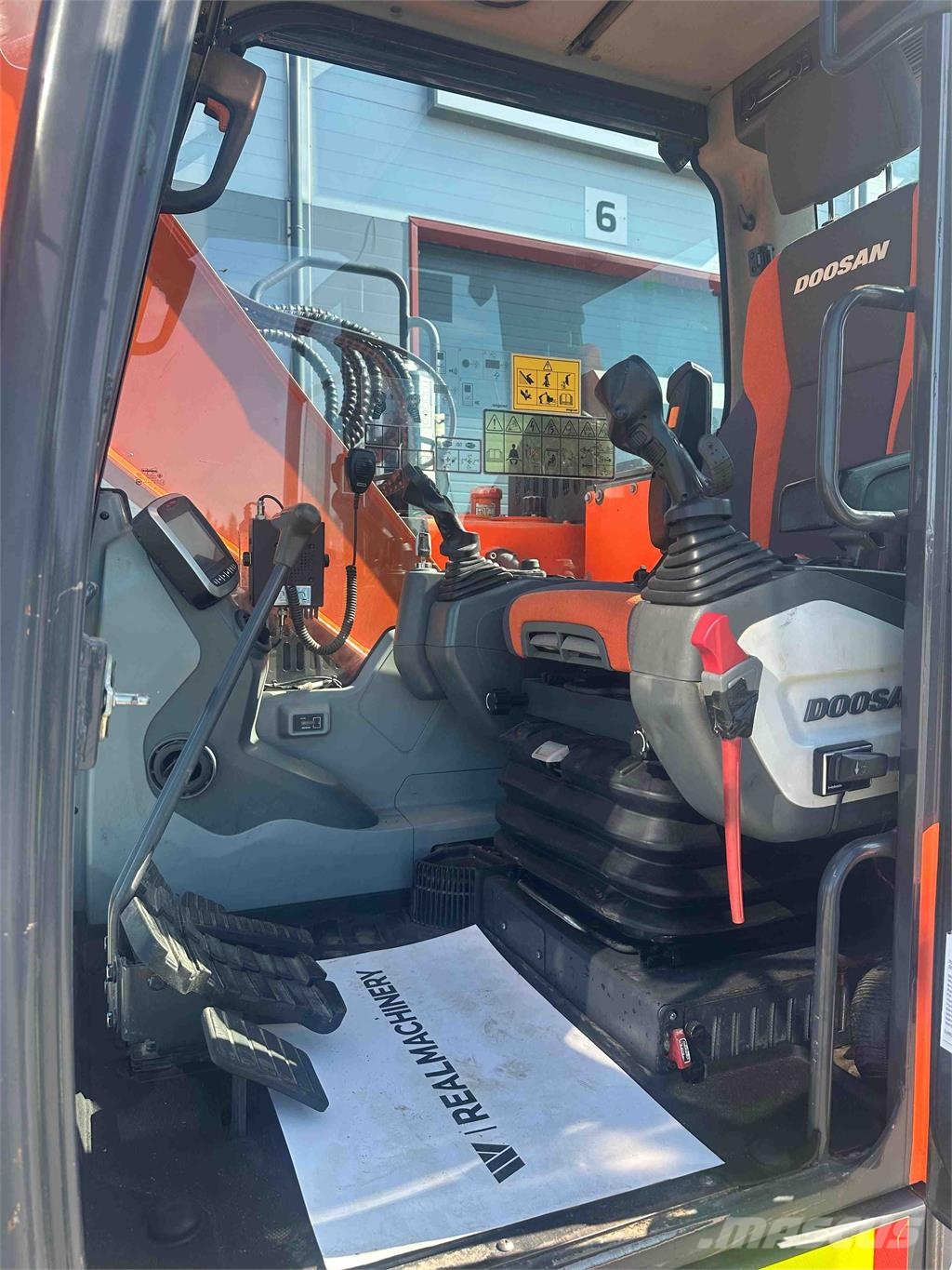 Doosan DX140LCR-5 履带挖掘机