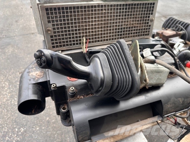 Liebherr A 924 C ELEMNTY KABINY 電子設備