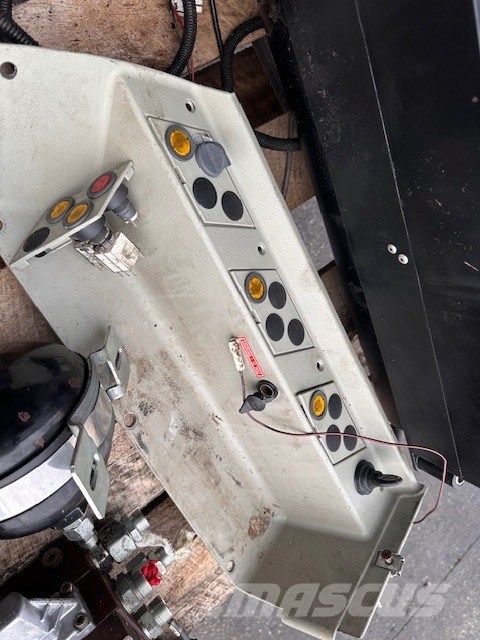 Liebherr A 924 C ELEMNTY KABINY 電子設備