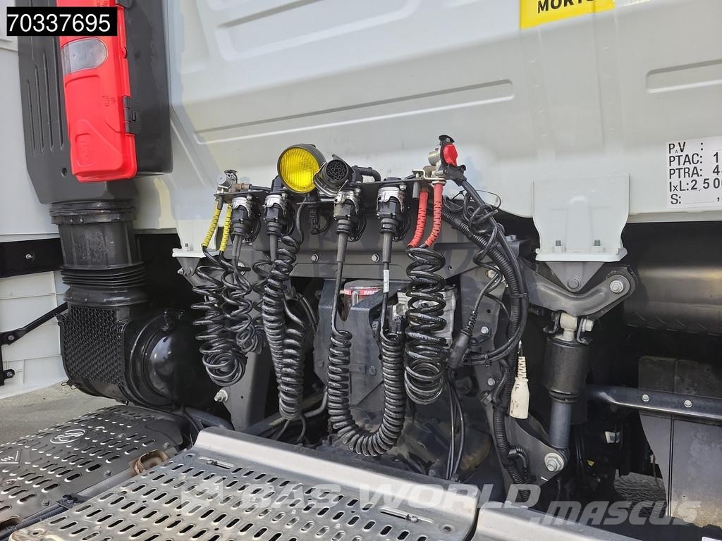 Iveco S-Way 460 4X2 Mega 2x Tanks Standklima Navi ACC Tahače