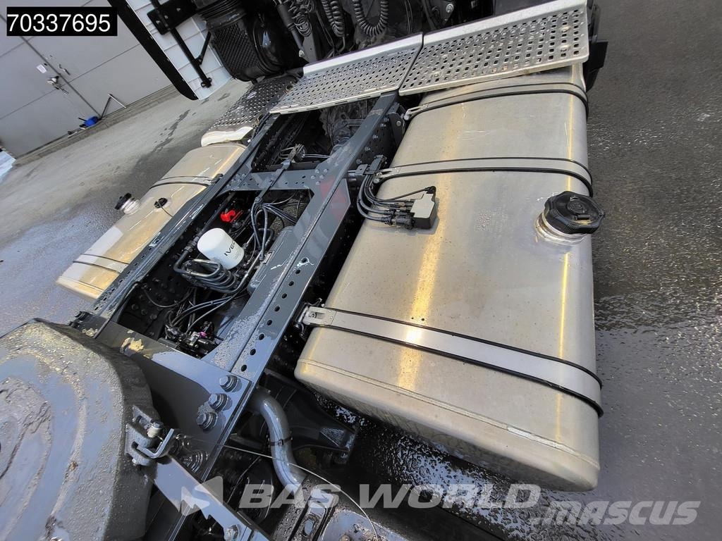 Iveco S-Way 460 4X2 Mega 2x Tanks Standklima Navi ACC Tahače