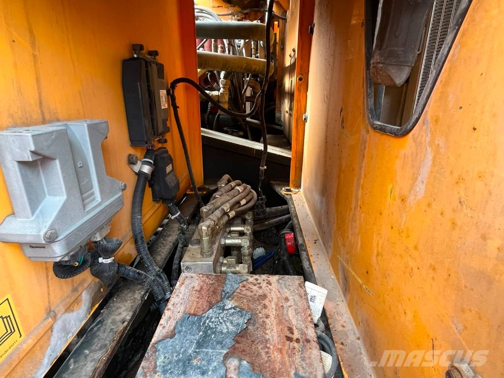 Hyundai HX 330 Kāpurķēžu ekskavatori