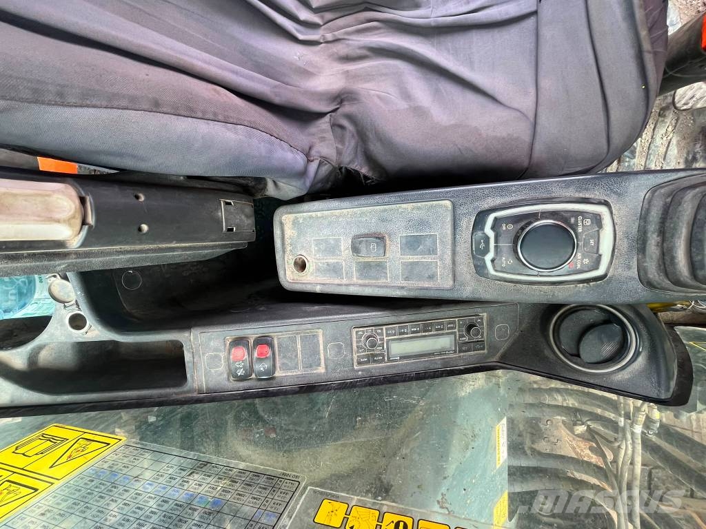 Hyundai HX 330 Kāpurķēžu ekskavatori