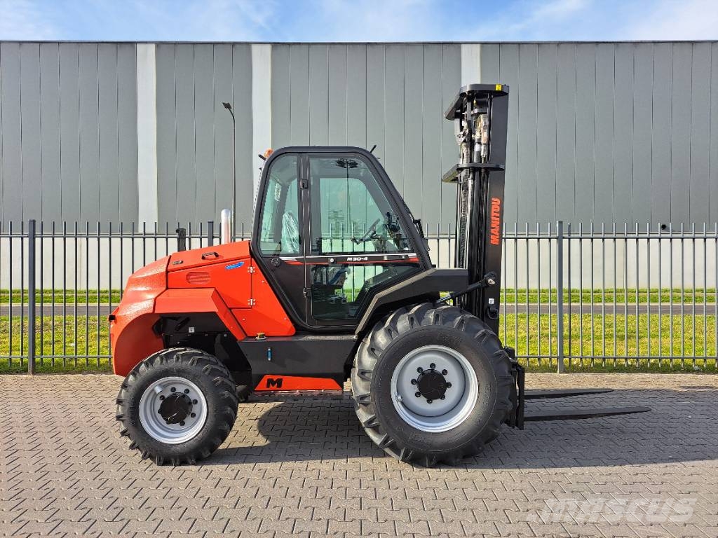 Manitou M 30-4 Apvidus autokrāvējs