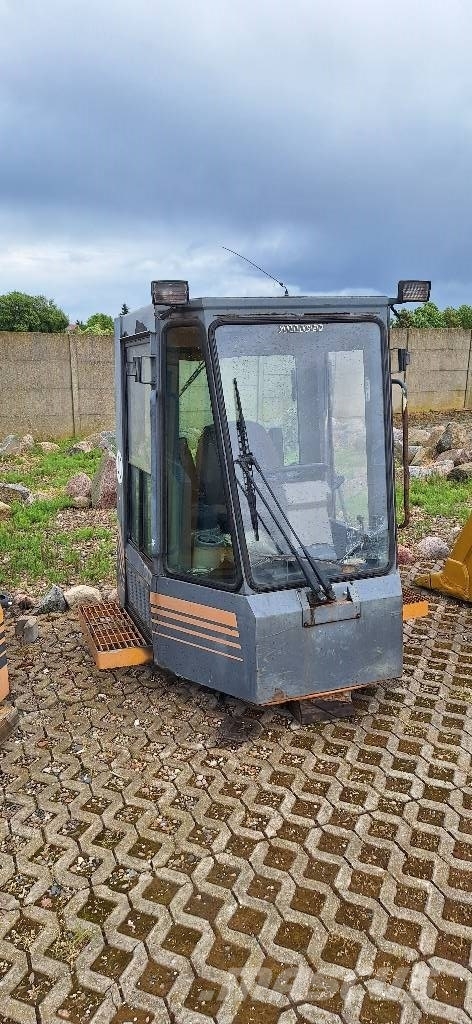 CASE 821 B 921 B 821 B Kabine i unutrašnjost