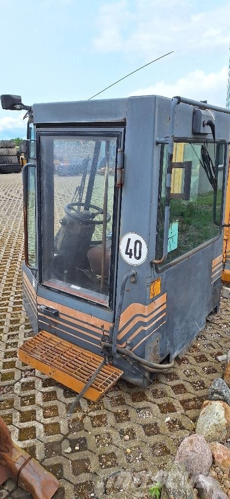 CASE 821 B 921 B 821 B Kabine i unutrašnjost