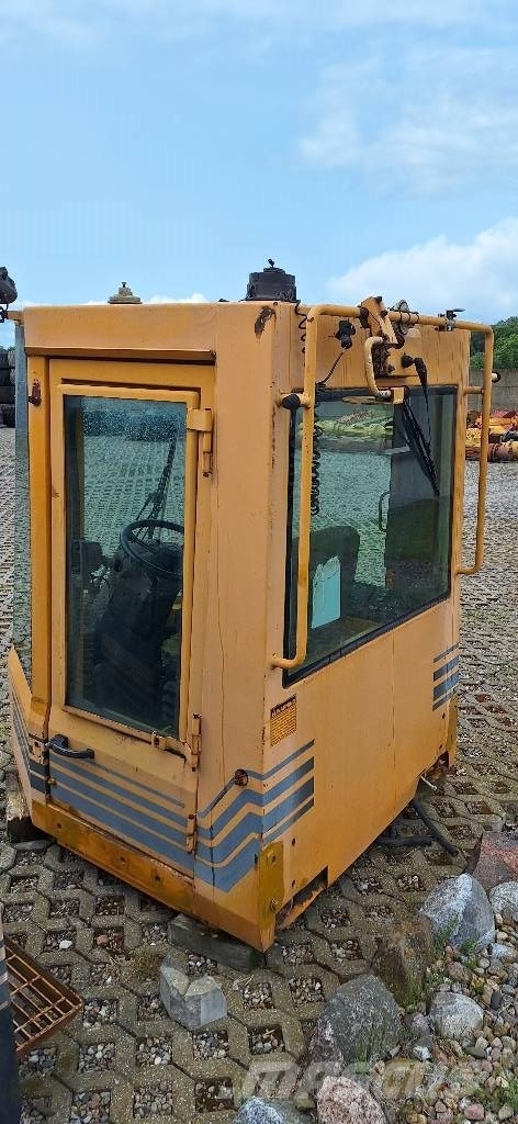 CASE 821 B 921 B 821 B Kabine i unutrašnjost