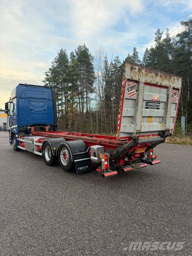 Mercedes-Benz 2551 Camion portacontainer