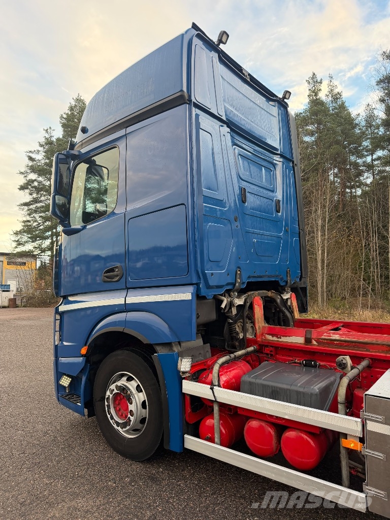 Mercedes-Benz 2551 Camion portacontainer