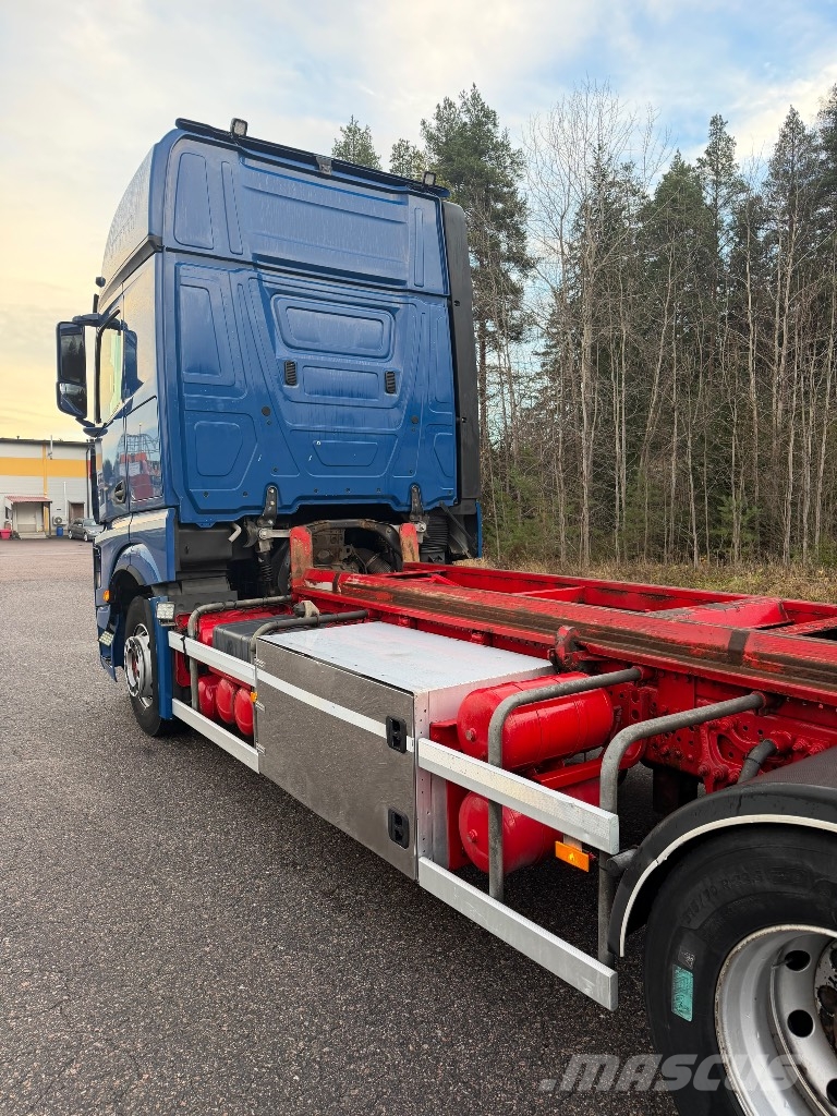 Mercedes-Benz 2551 Camion portacontainer