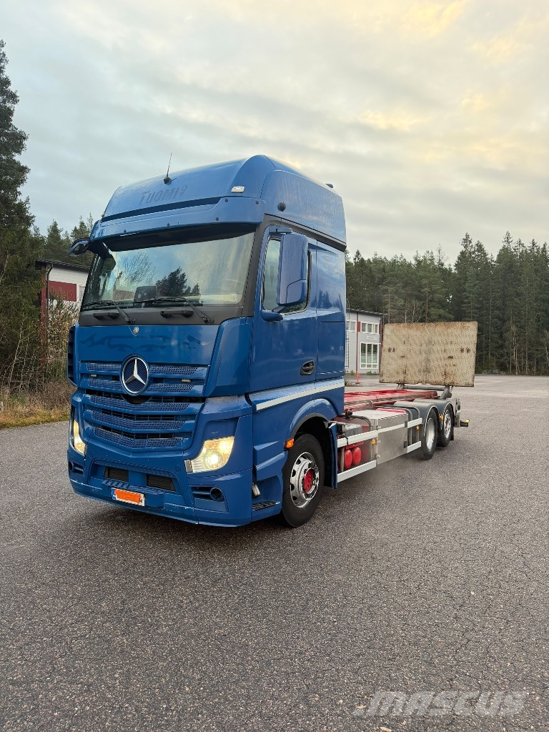 Mercedes-Benz 2551 Camion portacontainer