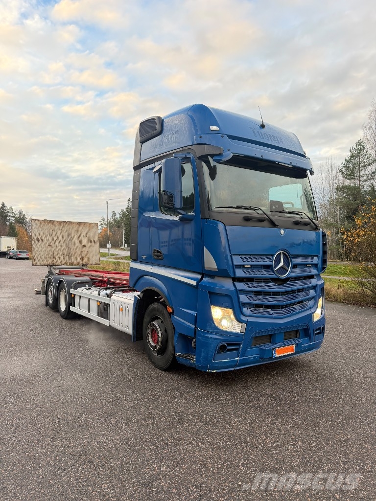 Mercedes-Benz 2551 Camion portacontainer