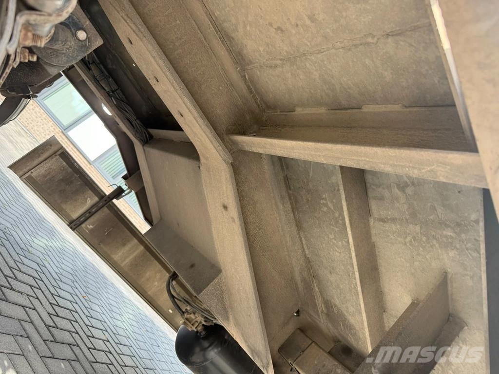 Möslein | 3 SAFF AXLES | 30 TONS | YEAR: 2014 | مقطوروات مسطحة/مفصلية الجوانب
