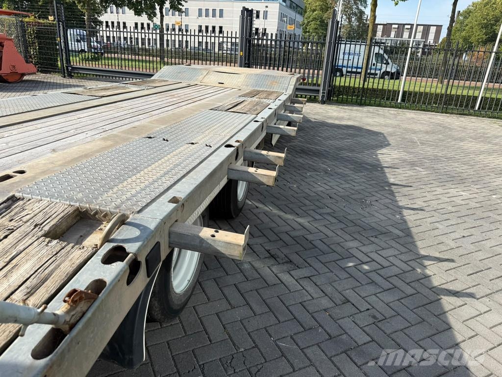 Möslein | 3 SAFF AXLES | 30 TONS | YEAR: 2014 | مقطوروات مسطحة/مفصلية الجوانب