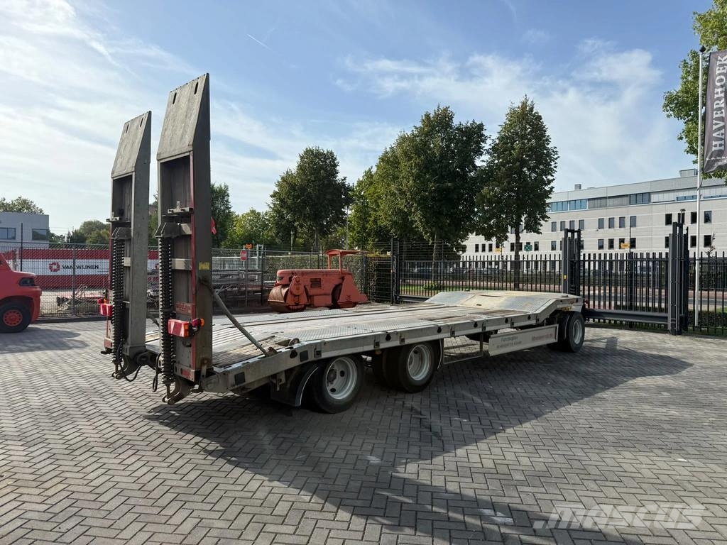 Möslein | 3 SAFF AXLES | 30 TONS | YEAR: 2014 | مقطوروات مسطحة/مفصلية الجوانب