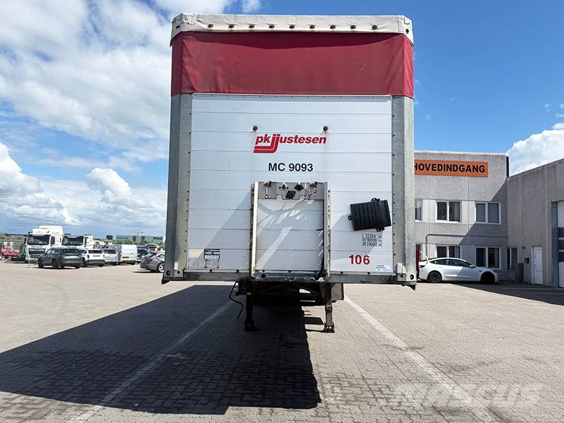 Schmitz Curtainsider / Planenauflieger Kapelltrailer