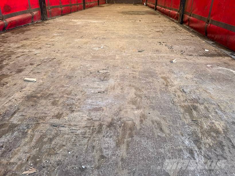 Schmitz Curtainsider / Planenauflieger Kapelltrailer