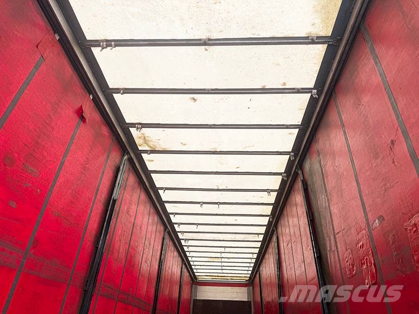 Schmitz Curtainsider / Planenauflieger Kapelltrailer