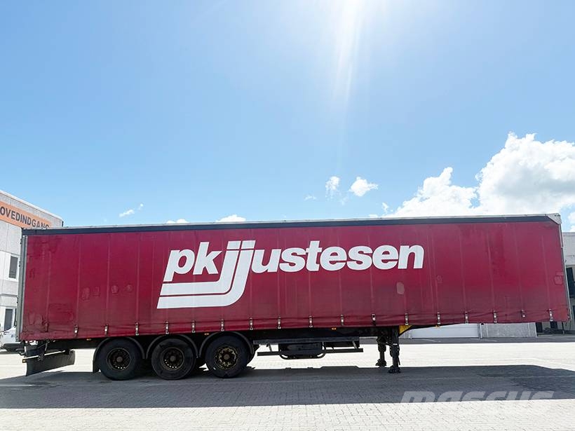Schmitz Curtainsider / Planenauflieger Kapelltrailer