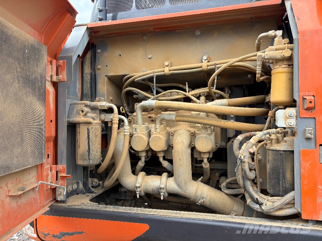 Hitachi ZX 210 LC-6 Gravemaskiner på larvebånd