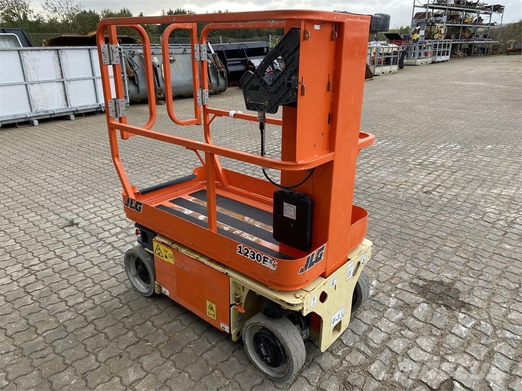 JLG 1230ES Vertical mast lifts