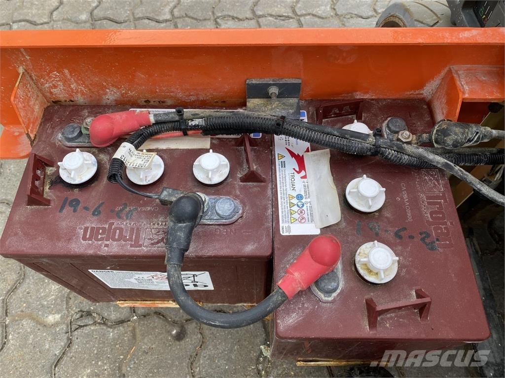 JLG 1230ES Vertical mast lifts
