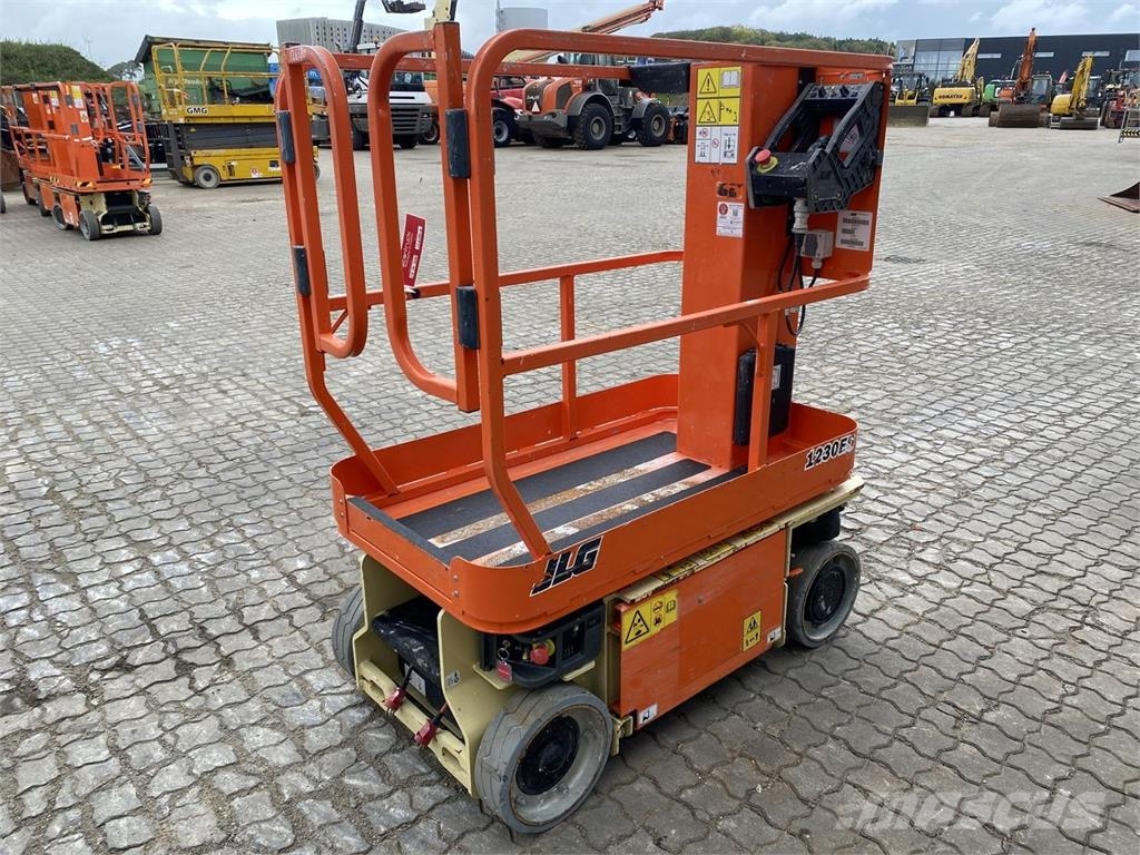 JLG 1230ES Vertical mast lifts