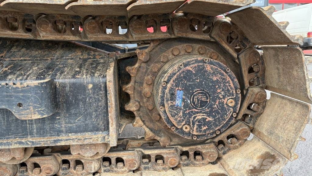 JCB 245 XR / Stage V, Rasvari, Pienet tunnit! Bageri guseničari