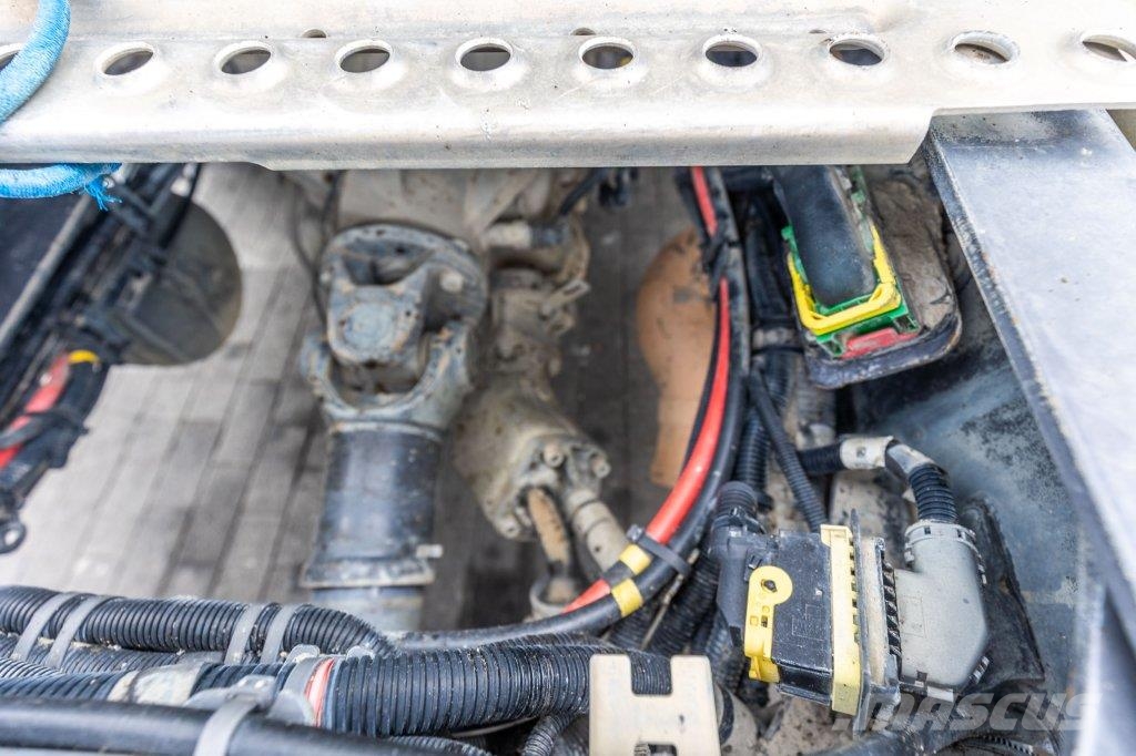 Volvo FMX GLOB 460+HYDR Vetopöytäautot