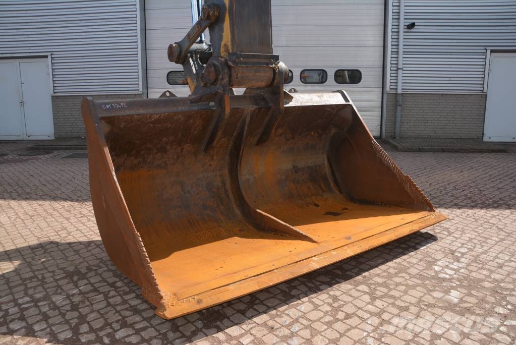 CAT 374 F L Excavadoras sobre orugas