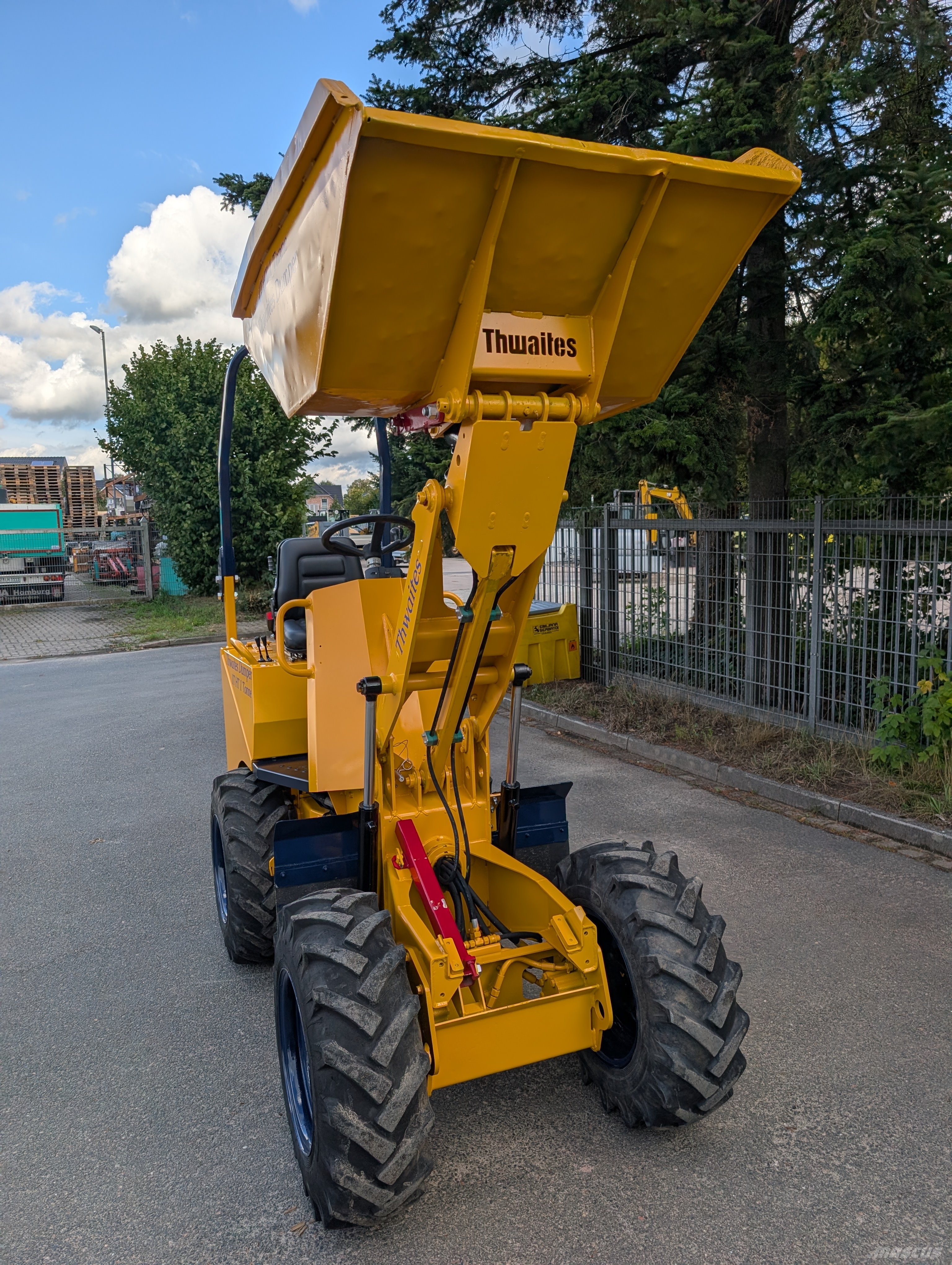 Thwaites Mach 201 Ne cestni demperji